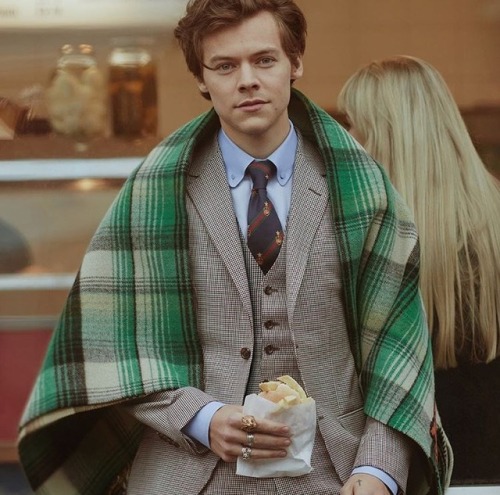 Harry Styles is the face of Gucci’s new campaign We love it.