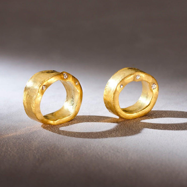 two wedding rings made with fair gold by Skrein Jewellery in Vienna