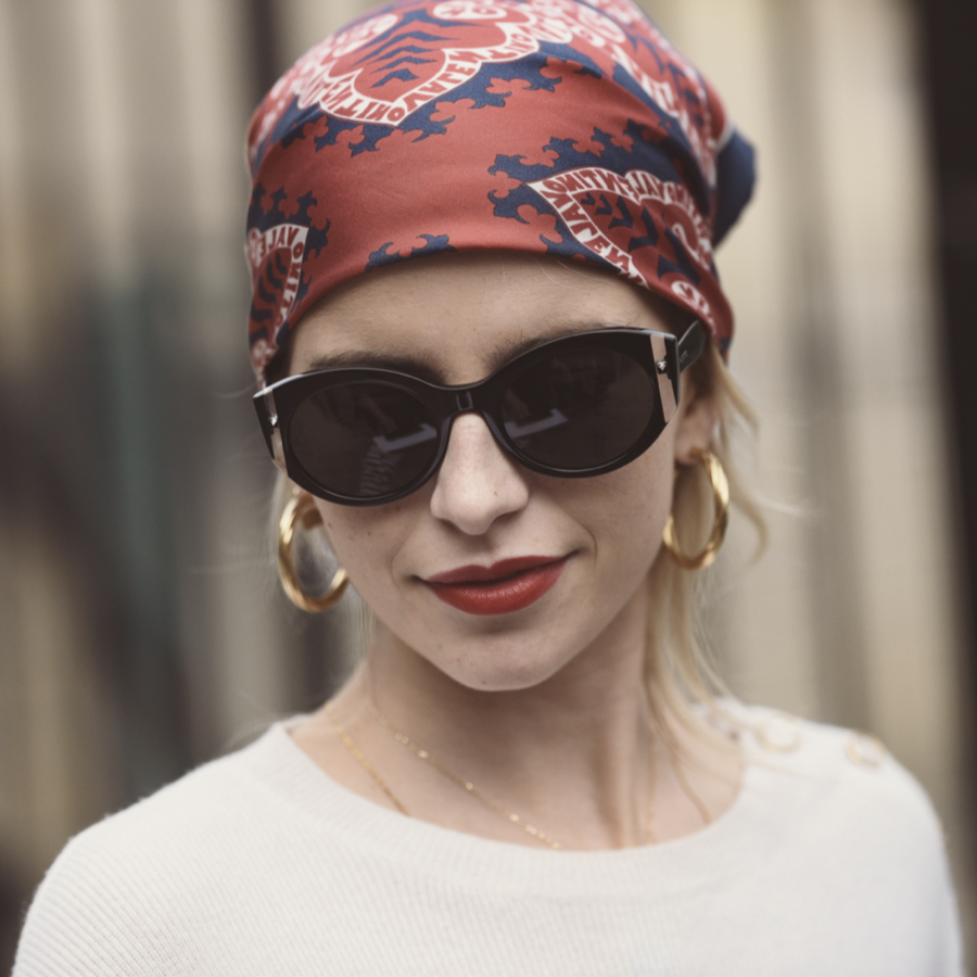 Caro Daur, German model and influemcer, wearing a silk foulard on the head, sunglasses and gold hoops_Street Style Fashion Week Milan
