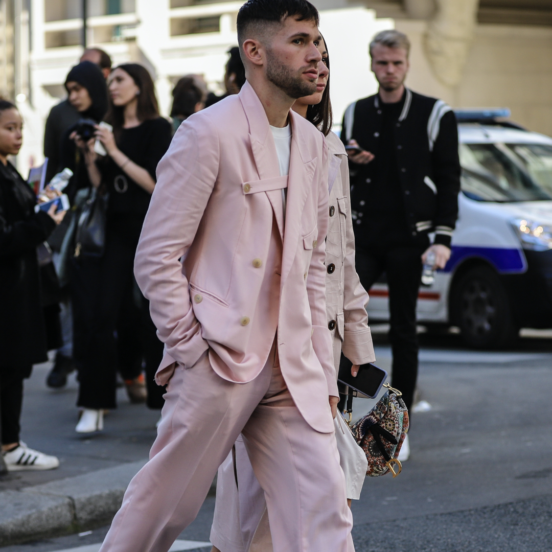 Man in the streets of Milan, wearing a pastel colour suit, one of the trends in menswear 2021