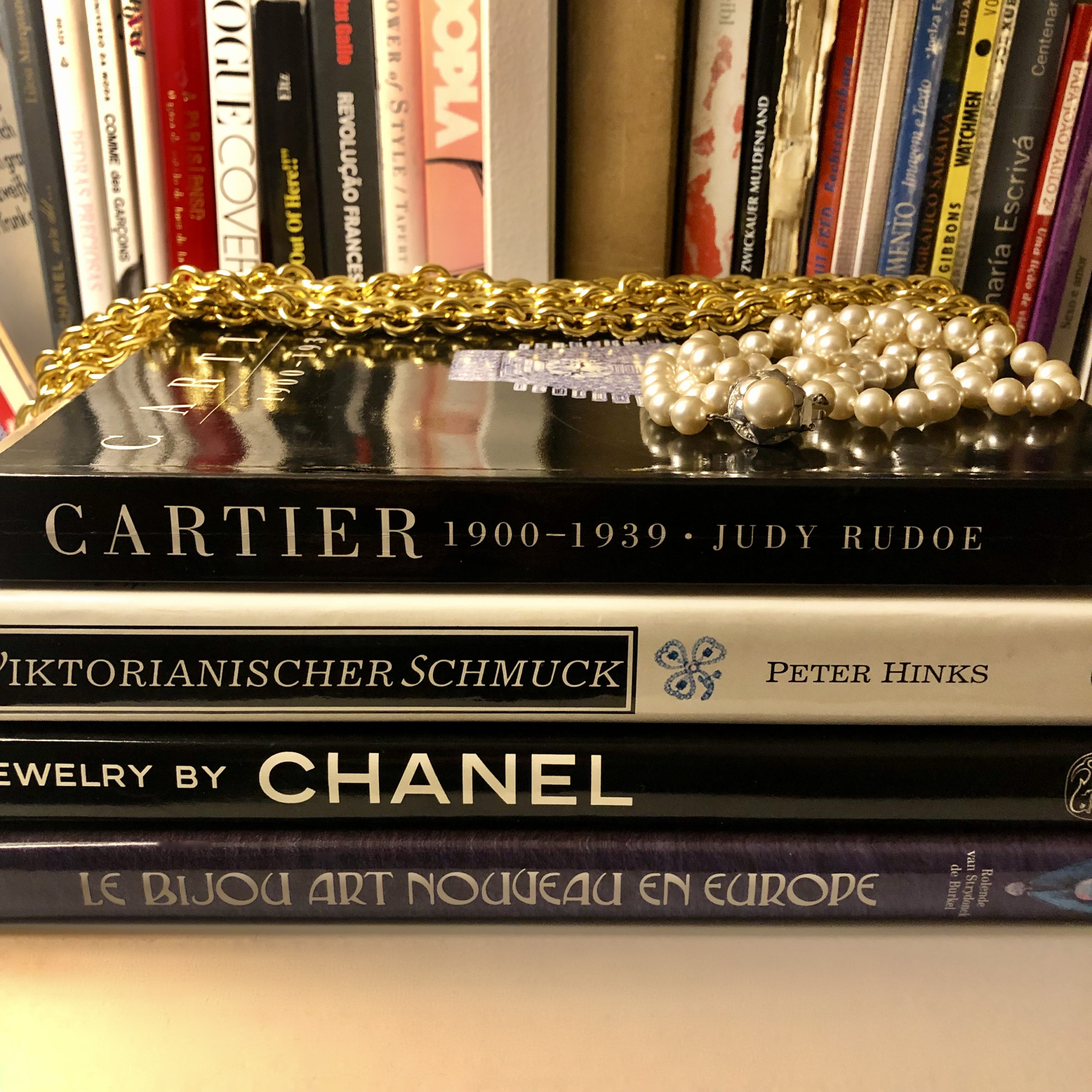 Books and jewellery pieces