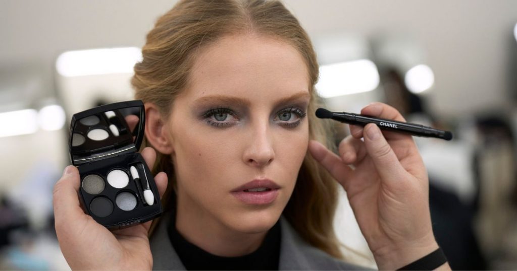 Backstage Chanel AW23-24. makeup artist is doing a frosted eye on the model