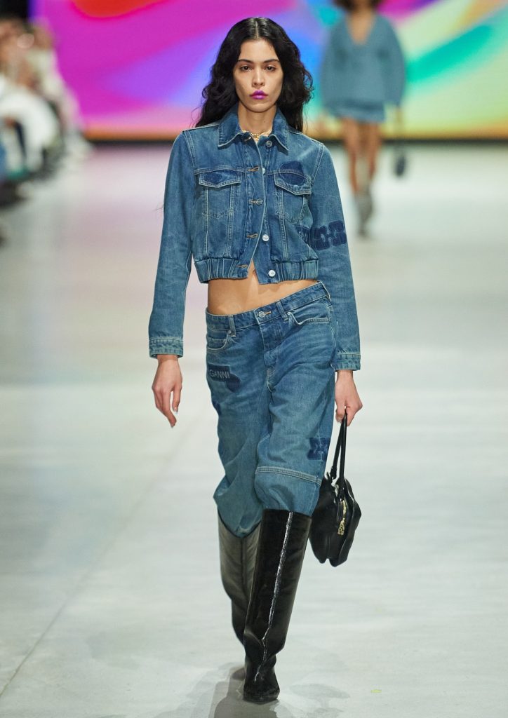Ganni runway aw 23-24 - alll jeans outfit with a knee long boot